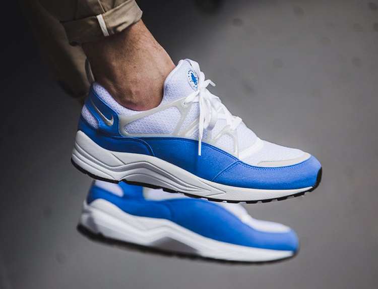 nike air huarache light bleu Nike Air Huarache Light Varsity Blue Disponible