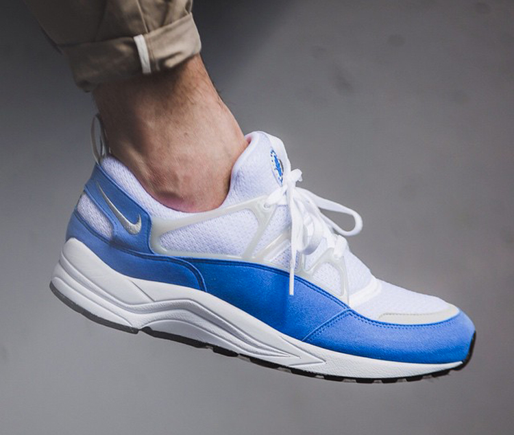 nike air huarache light bleu Nike Air Huarache Light Varsity Blue Disponible
